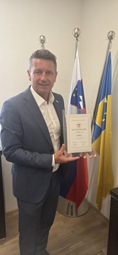 Občina Vodice je prejela zlati certifikat ISSO za razvojno odličnost in doseganje standarda »občine dobrega življenja«.